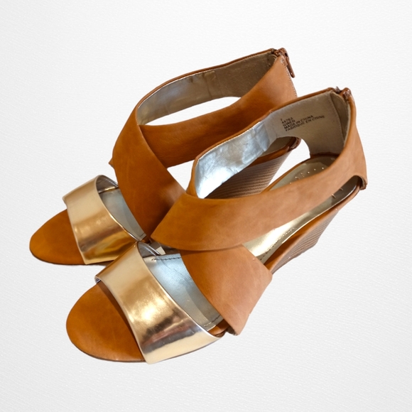 π₯ Nygard Collection Gwen Women's Crossover Strap Wedged Sandals - Picture 10 of 16